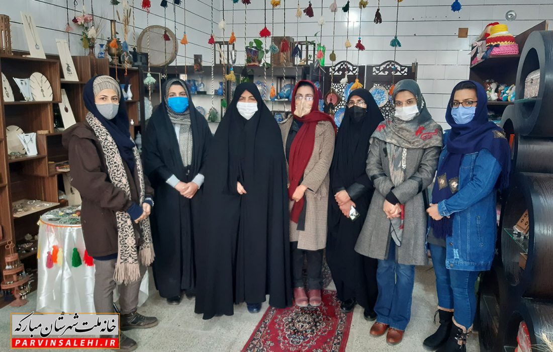 بازدید دکتر صالحی از یک کارگاه صنایع دستی بانوان در شهرستان مبارکه