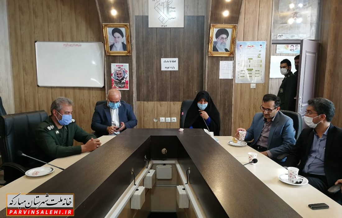دکتر صالحی به همراه مسئولان شهرستان از فرمانده و کارکنان سپاه ناحیه مبارکه تقدیر کردند