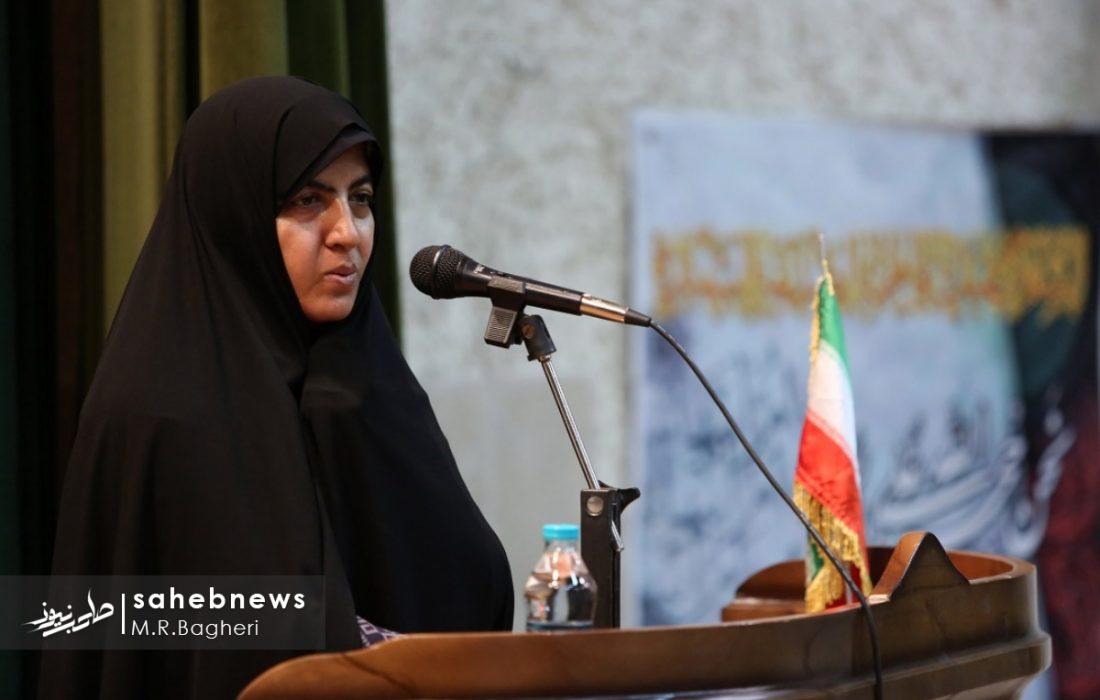 معطل کردن کشور با الفاظی مانند اصولگرا و اصلاح طلب/ این الفاظ باعث بازی در زمین دشمن است