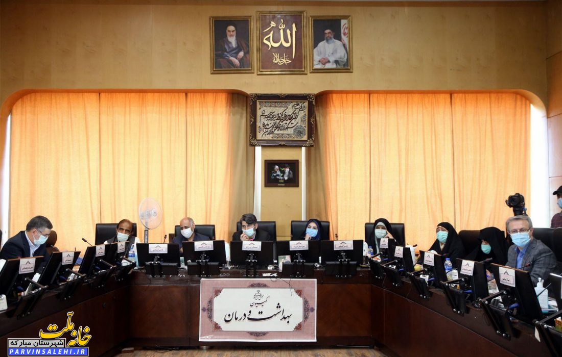 به دنبال راهکارهای دائم برای حل مشکلات دستیاران پزشکی هستیم/ نامه انتقادی رئیس کمیسیون بهداشت به رئیس‌جمهور در خصوص زمزمه‌هایی مبنی بر حذف ارز دارو