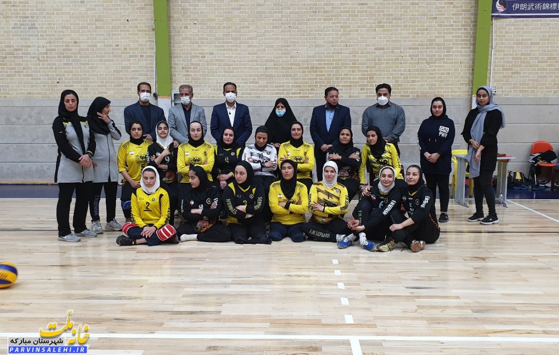 بازدید نماینده مبارکه و مدیرعامل باشگاه سپاهان از تمرین های تیم پارابدمینتون و والیبال نشسته بانوان